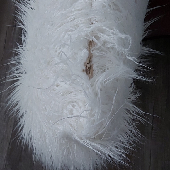 Large Fur Throw Pillow (1 pillow) - Picture 7 of 9